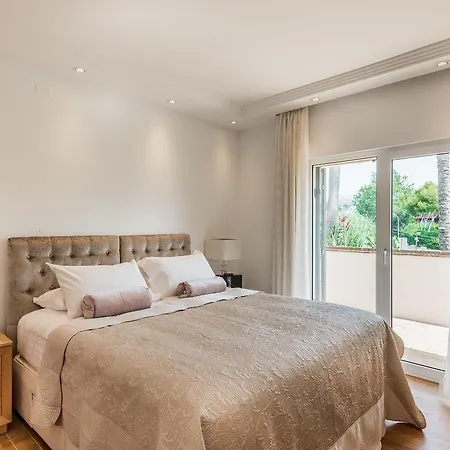 The By The House Bed & Breakfast Marbella
