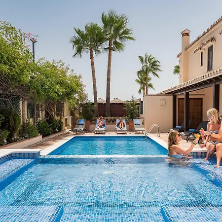 The By The House Bed and breakfast