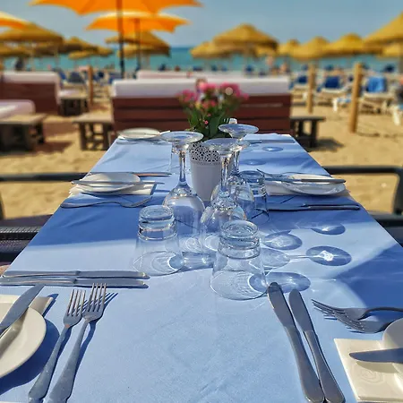 The By The House Bed and breakfast 4*