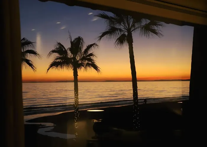 The By The House Bed & Breakfast 4*